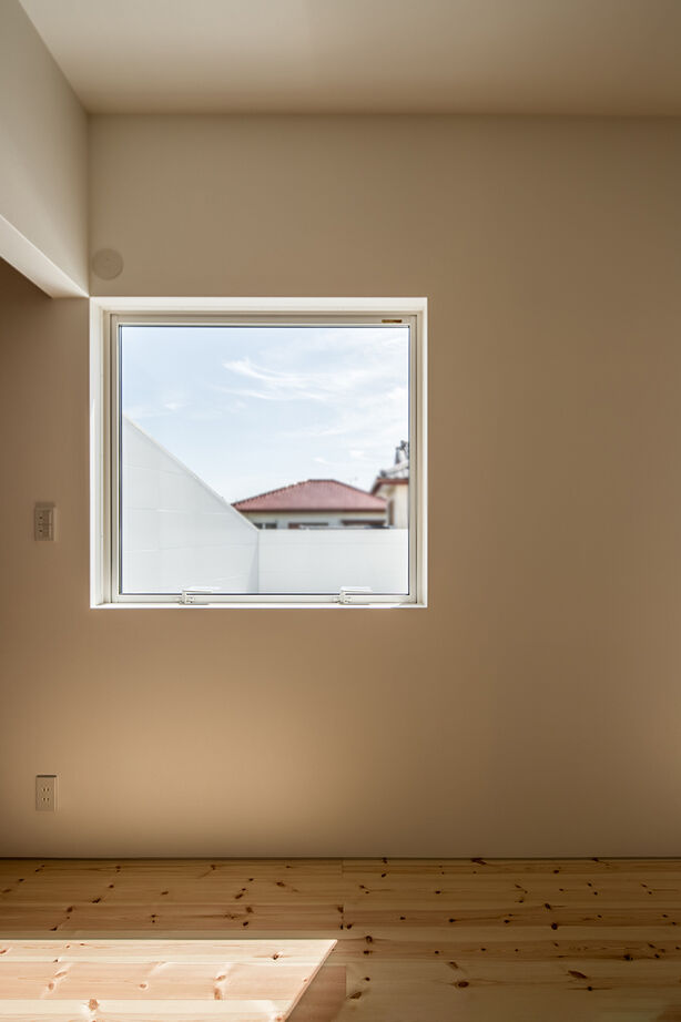 KITPLUS 【3LDK】外へ閉じて中に開く！住まいのセオリーにとらわれないプランの建築実例画像7