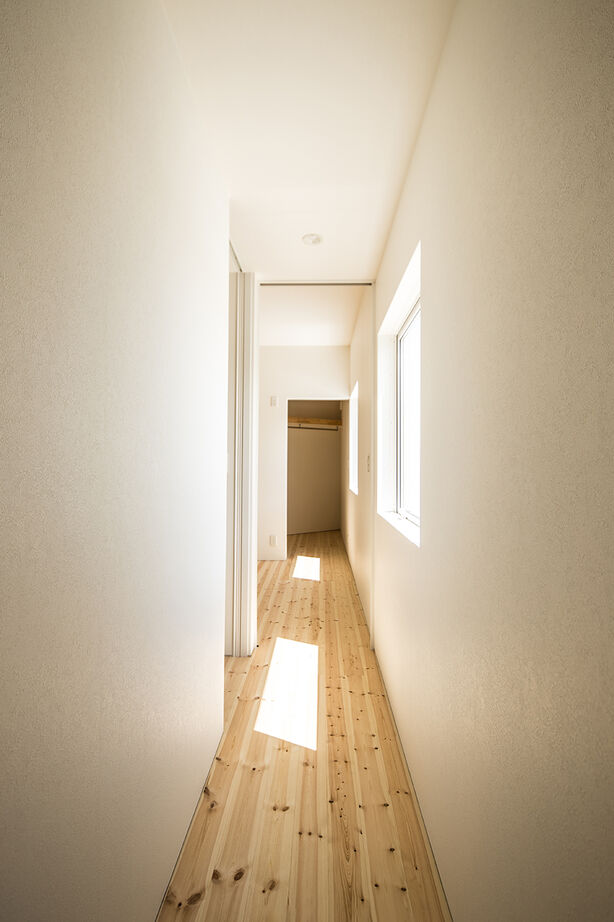 KITPLUS 【3LDK】外へ閉じて中に開く！住まいのセオリーにとらわれないプランの建築実例画像8