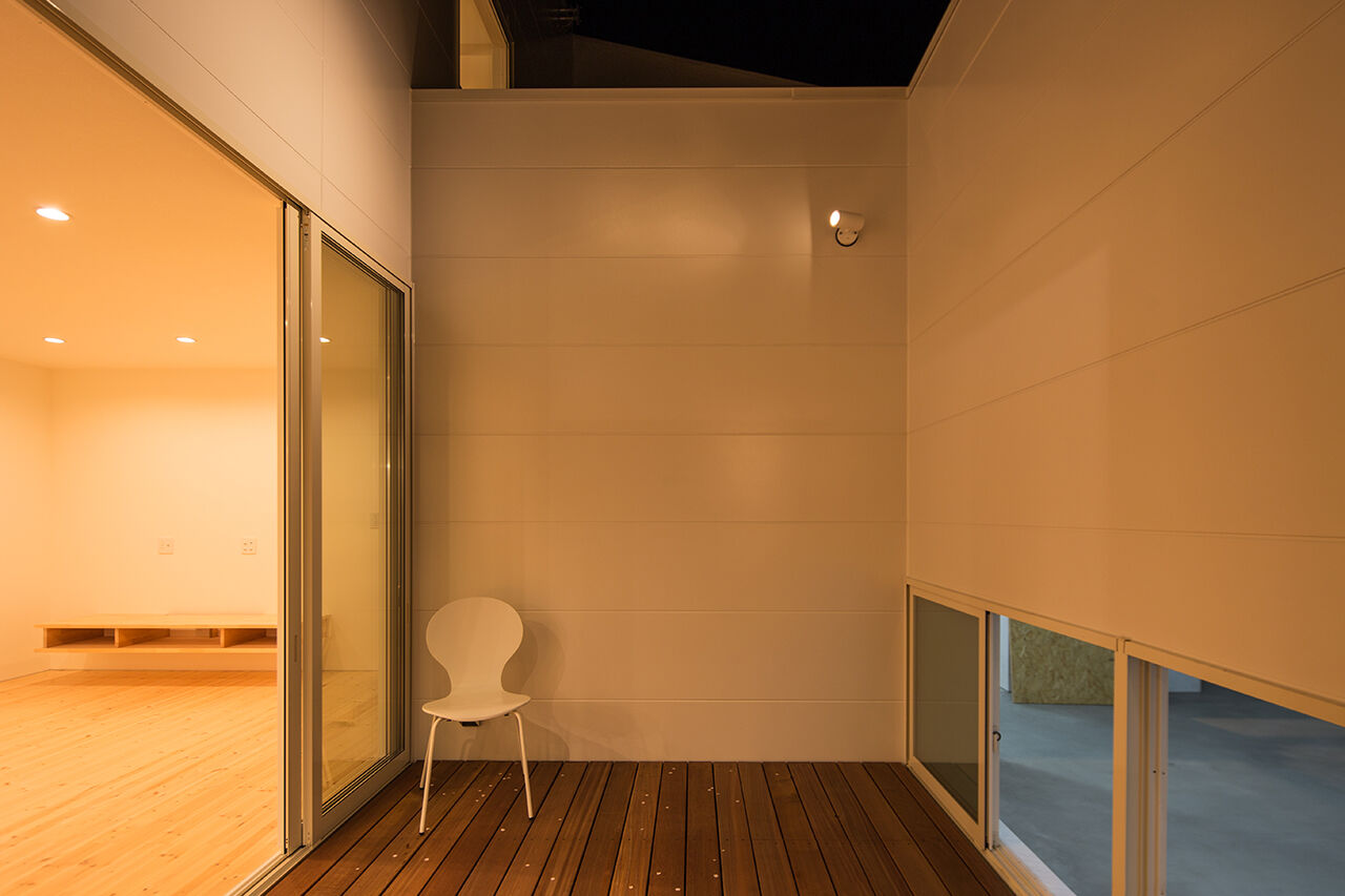 KITPLUS 【3LDK】外へ閉じて中に開く！住まいのセオリーにとらわれないプランの建築実例画像9