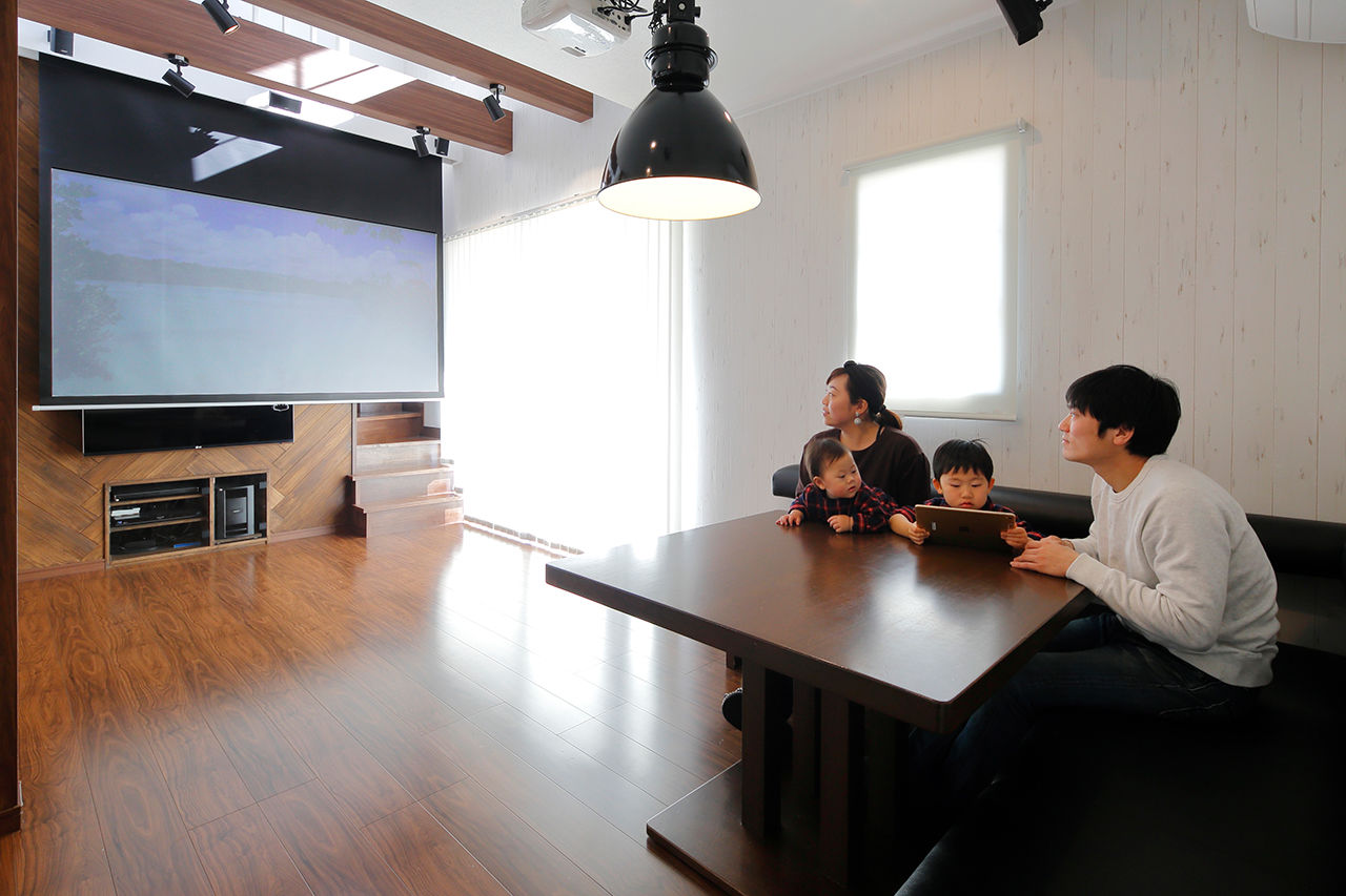 ORIBE 【各務原/1000万円台/ビルドイン/間取り図有】インナーガレージ付きカリフォルニアテイストのZEHハウスの建築実例画像5