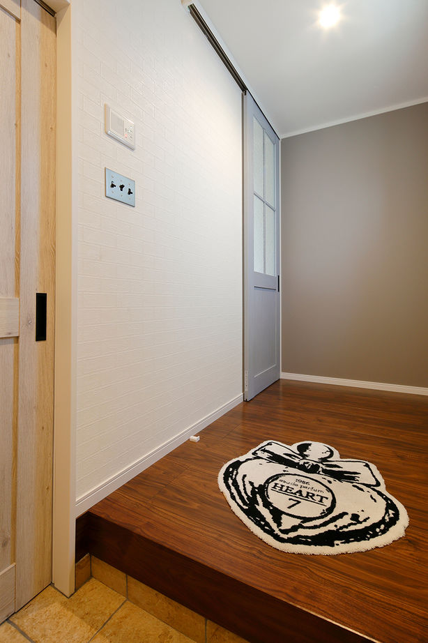 ORIBE 【各務原/1000万円台/ビルドイン/間取り図有】インナーガレージ付きカリフォルニアテイストのZEHハウスの建築実例画像7