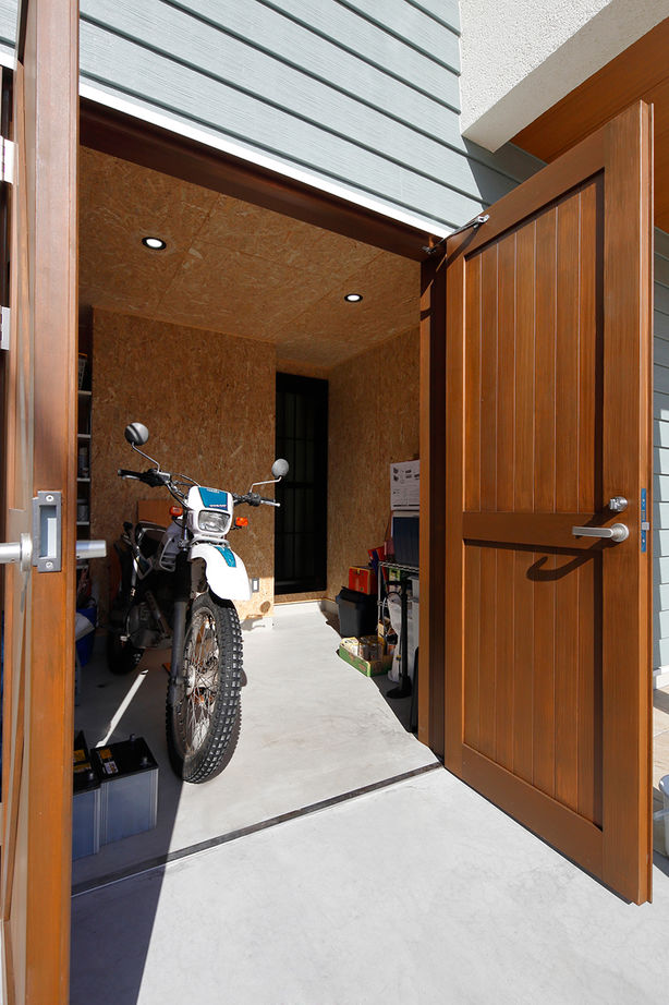 ORIBE 【各務原/1000万円台/ビルドイン/間取り図有】インナーガレージ付きカリフォルニアテイストのZEHハウスの建築実例画像8