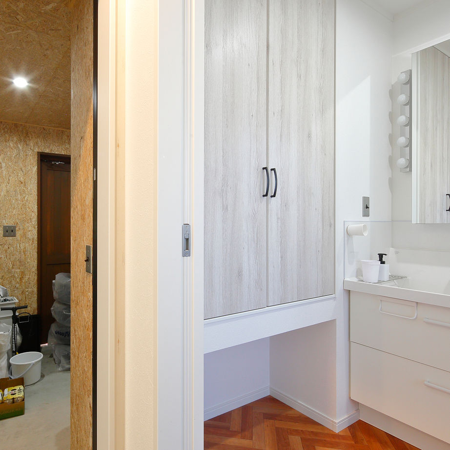 ORIBE 【各務原/1000万円台/ビルドイン/間取り図有】インナーガレージ付きカリフォルニアテイストのZEHハウスの建築実例画像9