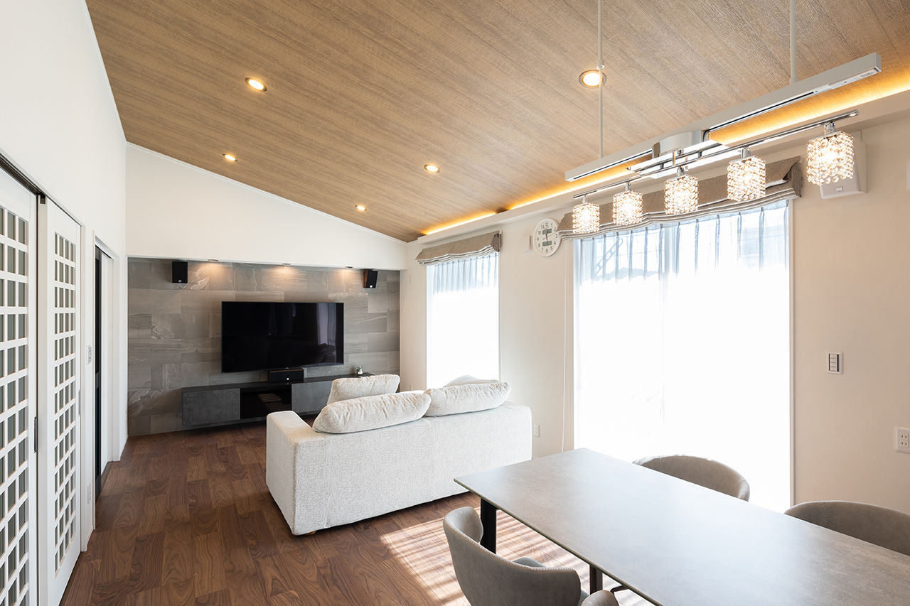 ORIBE 【2000万円台/30坪台/平屋/間取り図有】中庭を囲むコの字型。C値0.33と高気密な一級建築士デザインの平屋の建築実例画像2