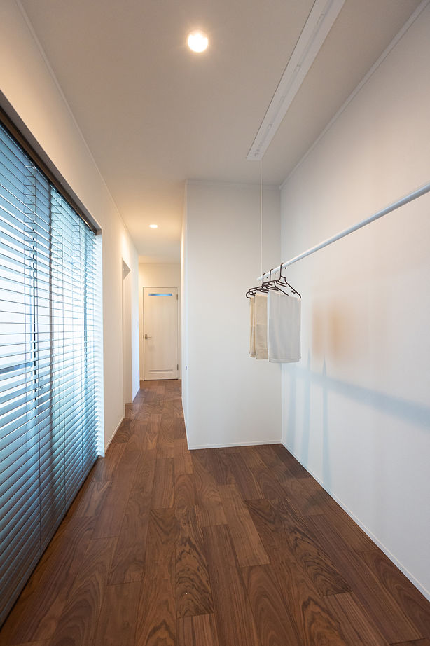 ORIBE 【2000万円台/30坪台/平屋/間取り図有】中庭を囲むコの字型。C値0.33と高気密な一級建築士デザインの平屋の建築実例画像5