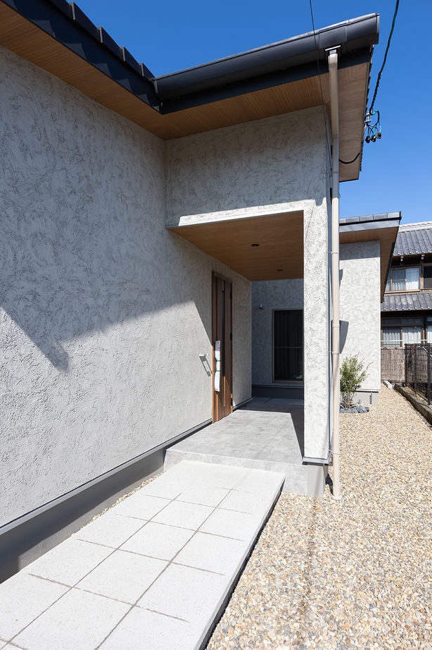 ORIBE 【2000万円台/30坪台/平屋/間取り図有】中庭を囲むコの字型。C値0.33と高気密な一級建築士デザインの平屋の建築実例画像6