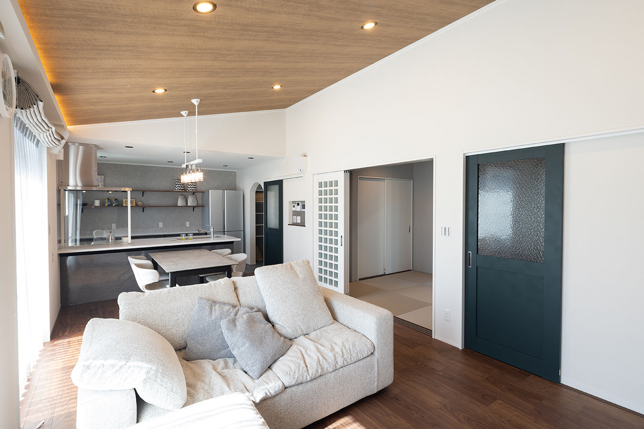 ORIBE 【2000万円台/30坪台/平屋/間取り図有】中庭を囲むコの字型。C値0.33と高気密な一級建築士デザインの平屋の建築実例画像8