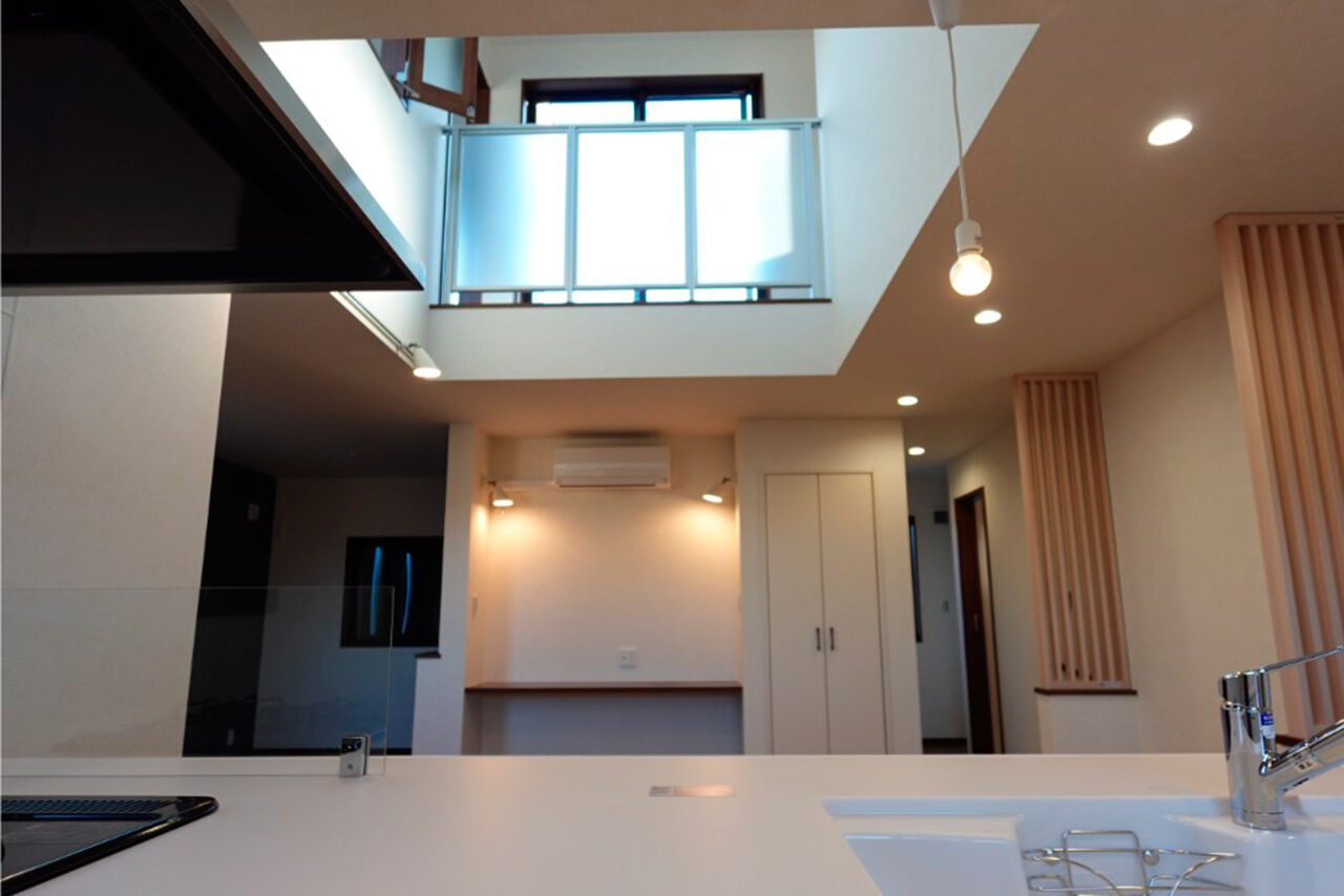 おいしいおうち 【2500万円/高低差ある土地/間取り有】約25坪の敷地を有効活用。外との繋がりも楽しめる開放感ある3階建ての建築実例画像3