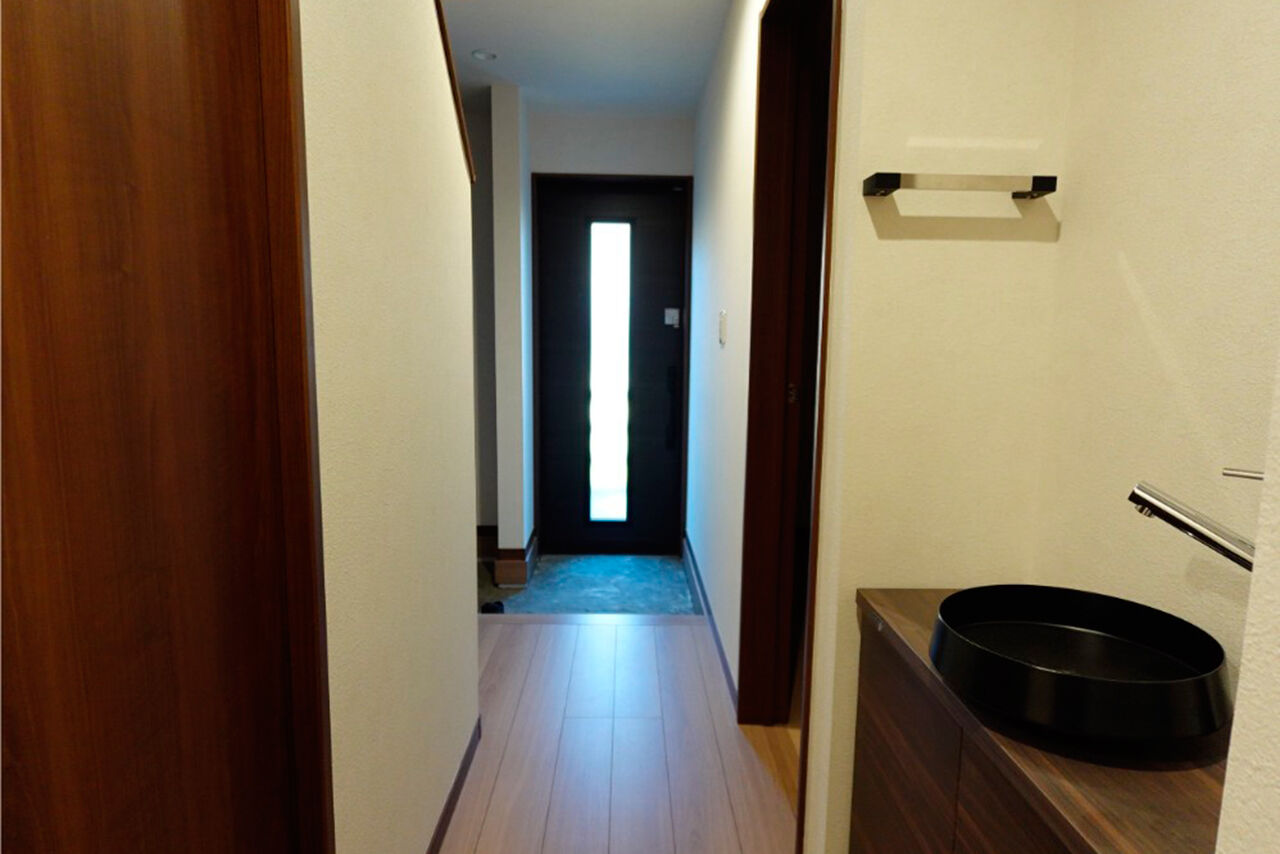 おいしいおうち 【2500万円/高低差ある土地/間取り有】約25坪の敷地を有効活用。外との繋がりも楽しめる開放感ある3階建ての建築実例画像8