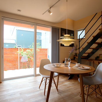 グランハウス 一級建築士事務所 【1000万円台/30坪台/4LDK/間取り図】ナチュラルな木の空間×黒。造作収納や家事動線に感激のカッコいい家の建築実例画像7