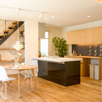 グランハウス 一級建築士事務所 【1000万円台/30坪台/4LDK/間取り図】ナチュラルな木の空間×黒。造作収納や家事動線に感激のカッコいい家の建築実例画像10