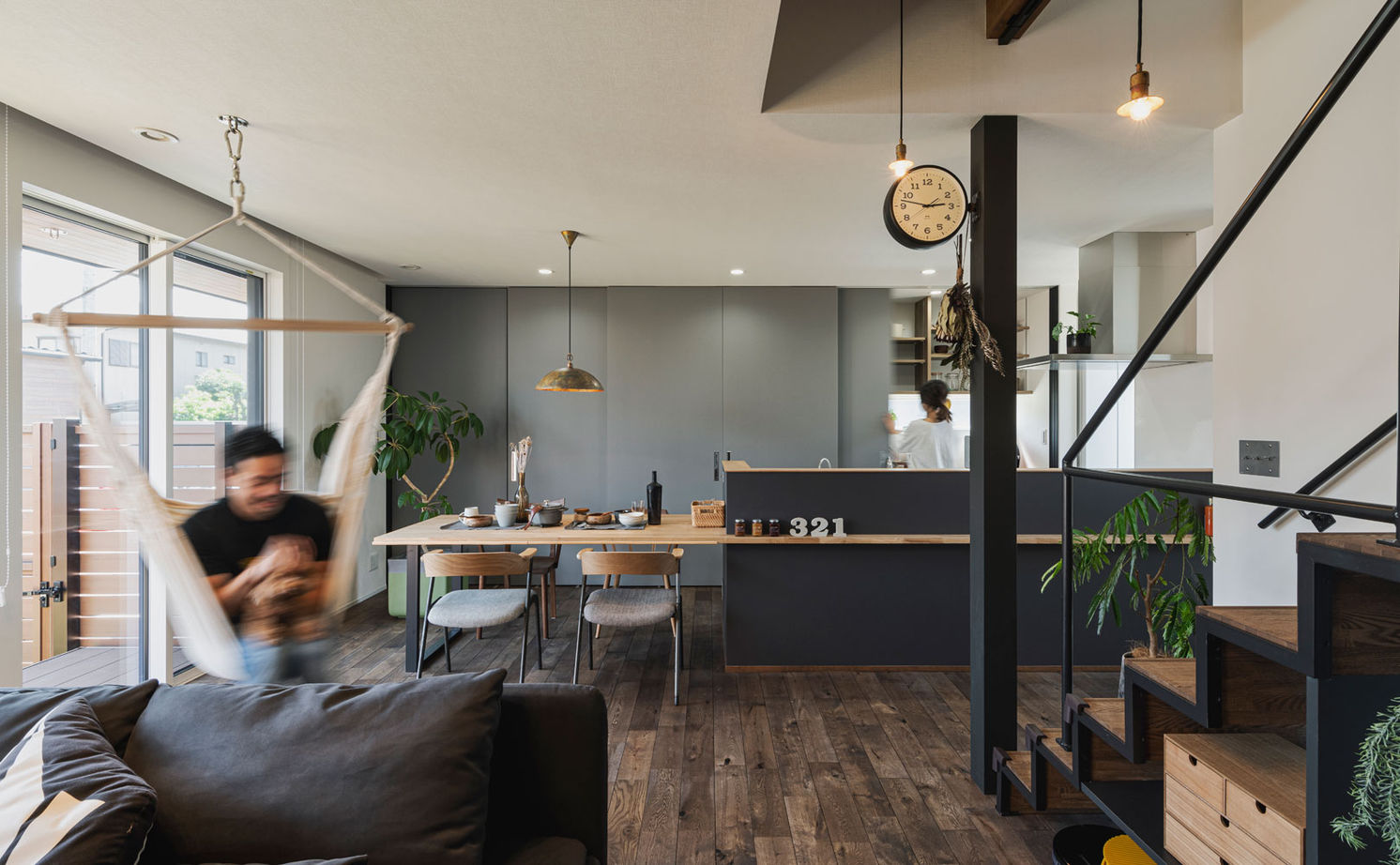 グランハウス 一級建築士事務所 【2000万円台/30坪台/間取り図】インダストリアル×鉄骨階段のアートな棚。常識を覆す仕掛けがカッコいい！の建築実例画像3