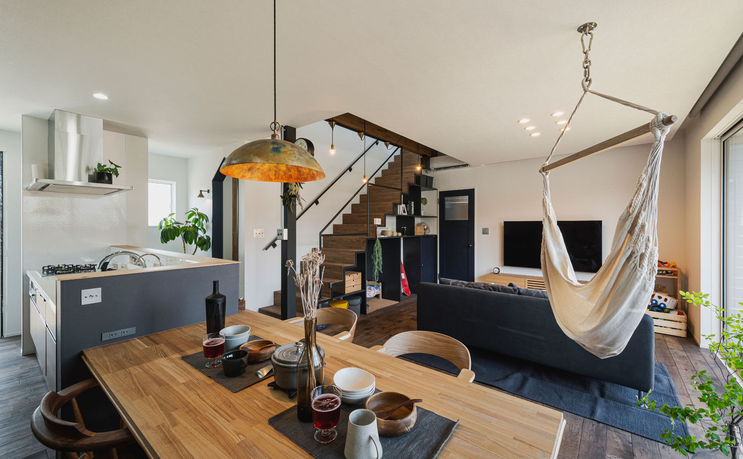 グランハウス 一級建築士事務所 【2000万円台/30坪台/間取り図】インダストリアル×鉄骨階段のアートな棚。常識を覆す仕掛けがカッコいい！の建築実例画像5