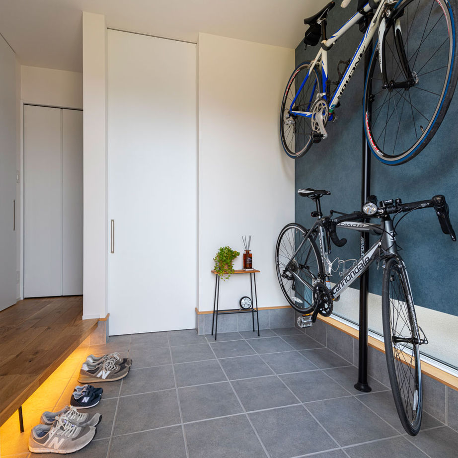 グランハウス 一級建築士事務所 【2000万円台/30坪台/間取り図】白と黒の楽しい外観×中庭。造作たっぷりで「おしゃれ！」と褒められる家にの建築実例画像9