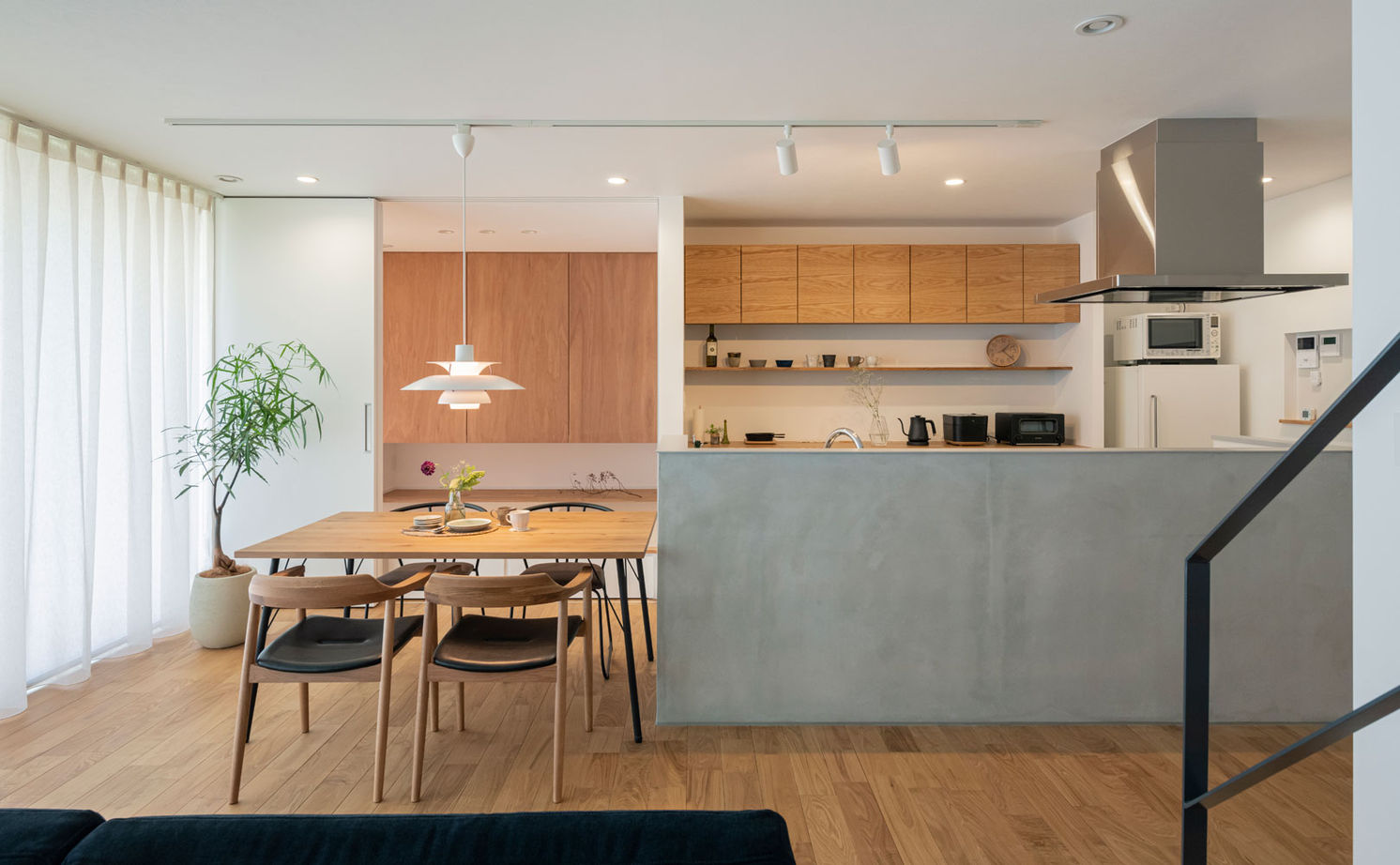 グランハウス 一級建築士事務所 【2000万円台/平屋/4LDK/間取り図】バイクガレージ・ロフトの２つの秘密基地と庭にBBQテラスのある平屋の建築実例画像3