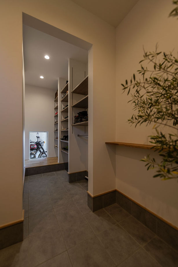 グランハウス 一級建築士事務所 【2000万円台/平屋/4LDK/間取り図】バイクガレージ・ロフトの２つの秘密基地と庭にBBQテラスのある平屋の建築実例画像13