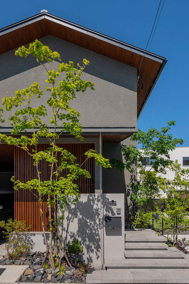 グランハウス 一級建築士事務所 【2000万円台/中庭/ビルトインガレージ/間取り図】和モダンの外観の中は隠れ家美術館の様にシンプルな家の建築実例画像4