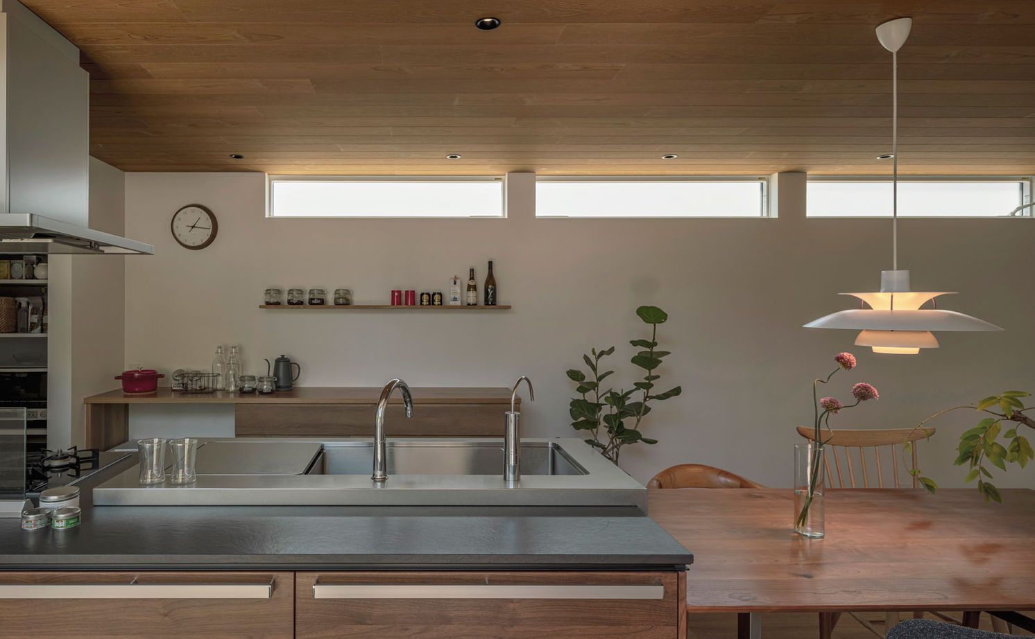 グランハウス 一級建築士事務所 【2000万円台/中庭/ビルトインガレージ/間取り図】和モダンの外観の中は隠れ家美術館の様にシンプルな家の建築実例画像5