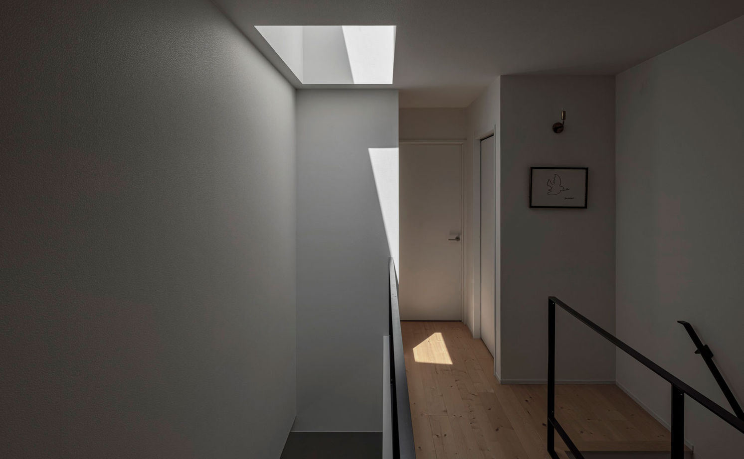 グランハウス 一級建築士事務所 【2000万円台/中庭/ビルトインガレージ/間取り図】和モダンの外観の中は隠れ家美術館の様にシンプルな家の建築実例画像6