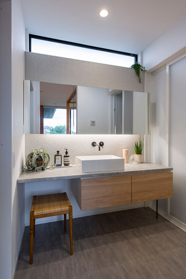 グランハウス 一級建築士事務所 【2000万円台×コの字の平屋×ガレージ×中庭】白の大壁で囲まれたジャパンディな平屋。爽快なテラスも！の建築実例画像10