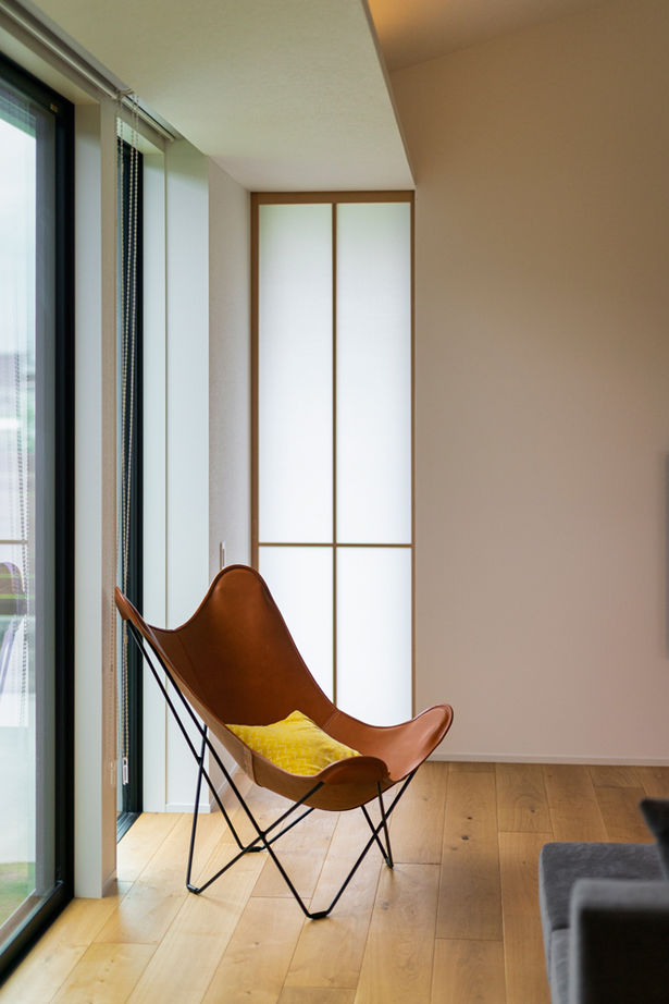 グランハウス 一級建築士事務所 【2000万円台×コの字の平屋×ガレージ×中庭】白の大壁で囲まれたジャパンディな平屋。爽快なテラスも！の建築実例画像11