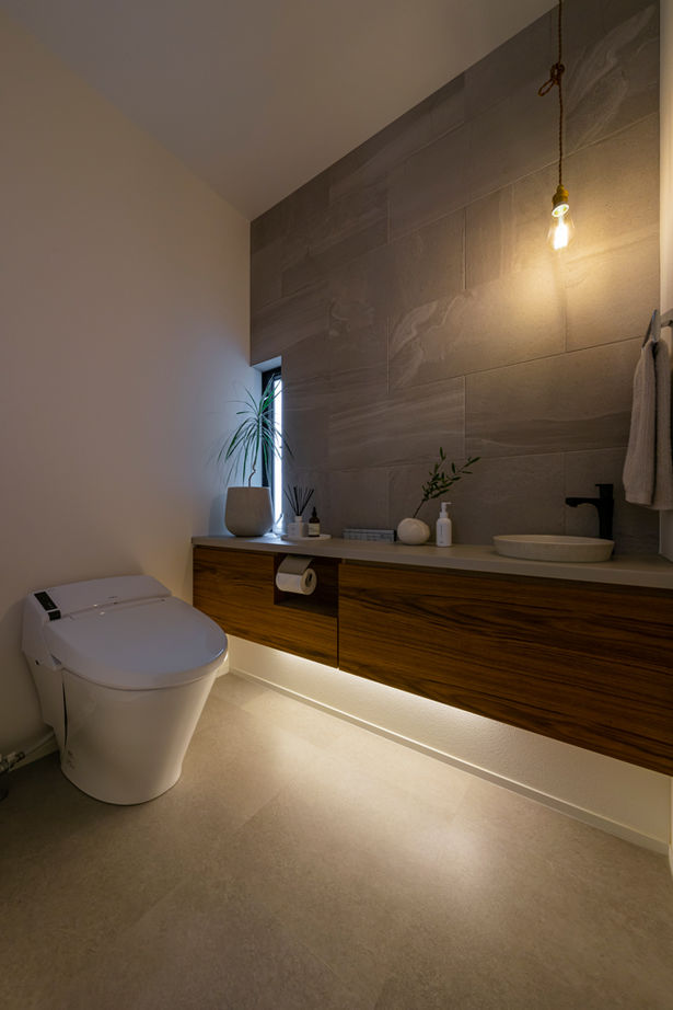 グランハウス 一級建築士事務所 【2000万円台×コの字の平屋×ガレージ×中庭】白の大壁で囲まれたジャパンディな平屋。爽快なテラスも！の建築実例画像13