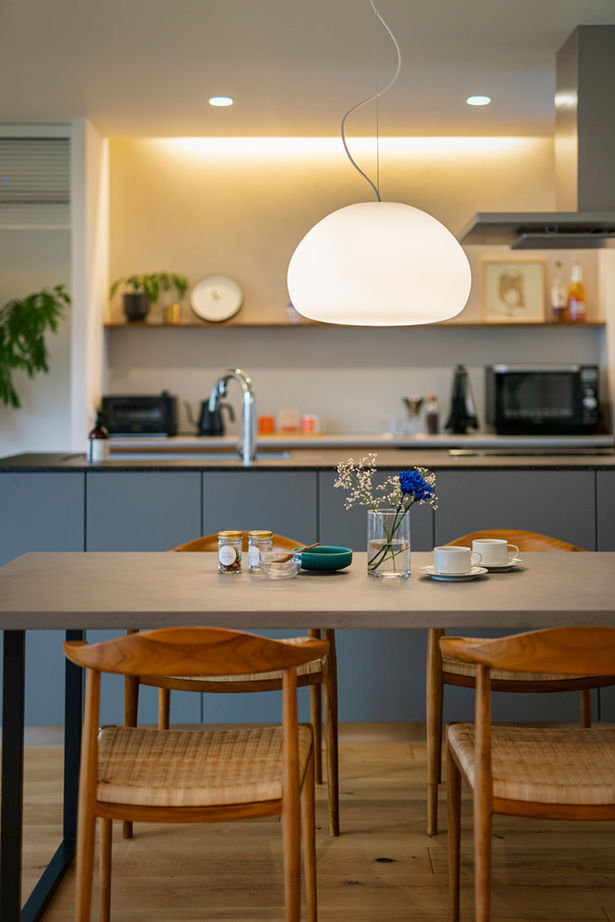 グランハウス 一級建築士事務所 【2000万円台×コの字の平屋×ガレージ×中庭】白の大壁で囲まれたジャパンディな平屋。爽快なテラスも！の建築実例画像17