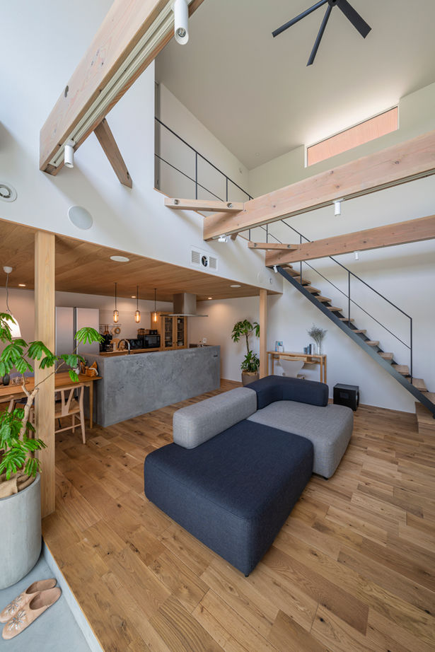 グランハウス 一級建築士事務所 【ビルトインガレージ/駐車2台可/間取り図】薪ストーブ、作業室…憧れを全部叶え、設計力で矛盾をクリアの建築実例画像2