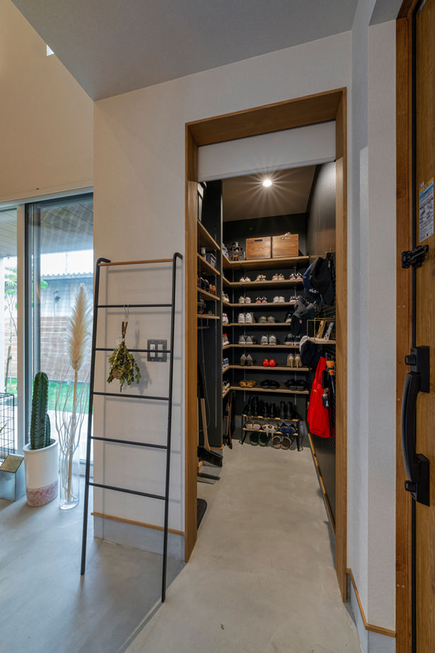 グランハウス 一級建築士事務所 【2000万円台/30坪台/間取り図】土間を庭代わりにして街中でのびのび。遊び心で、どこを見てもかっこよくの建築実例画像9