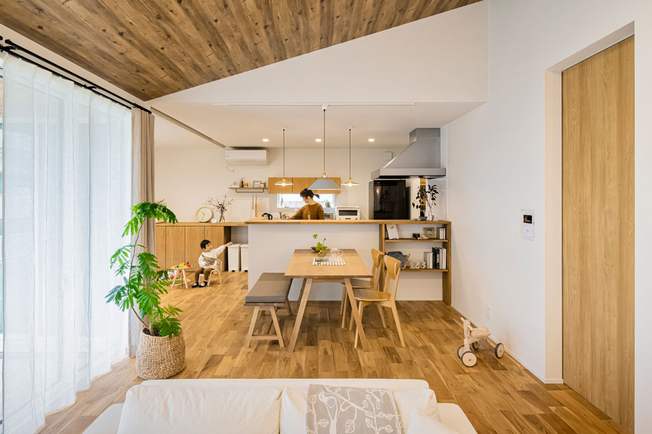 グランハウス 一級建築士事務所 【1000万円台/平屋/20坪台/間取り図】甘さを抑えた大人可愛い平屋。効率的な間取りで回遊動線や遊び場もの建築実例画像2