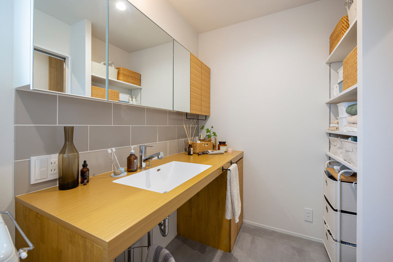 グランハウス 一級建築士事務所 【1000万円台/平屋/20坪台/間取り図】甘さを抑えた大人可愛い平屋。効率的な間取りで回遊動線や遊び場もの建築実例画像4