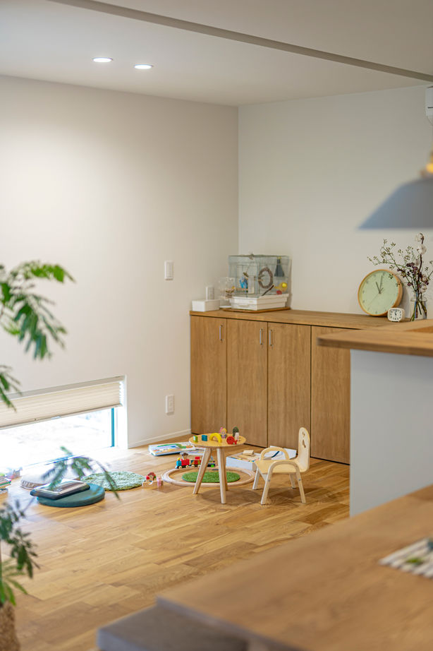 グランハウス 一級建築士事務所 【1000万円台/平屋/20坪台/間取り図】甘さを抑えた大人可愛い平屋。効率的な間取りで回遊動線や遊び場もの建築実例画像6