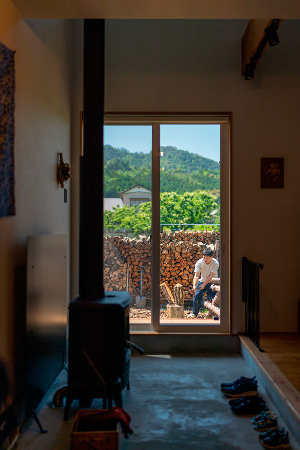 グランハウス 一級建築士事務所 【2000万円台/薪ストーブ/30坪台/3LDK/間取り図】2階の天井高に秘密有！ラフでかっこいいコテージの様な家の建築実例画像2