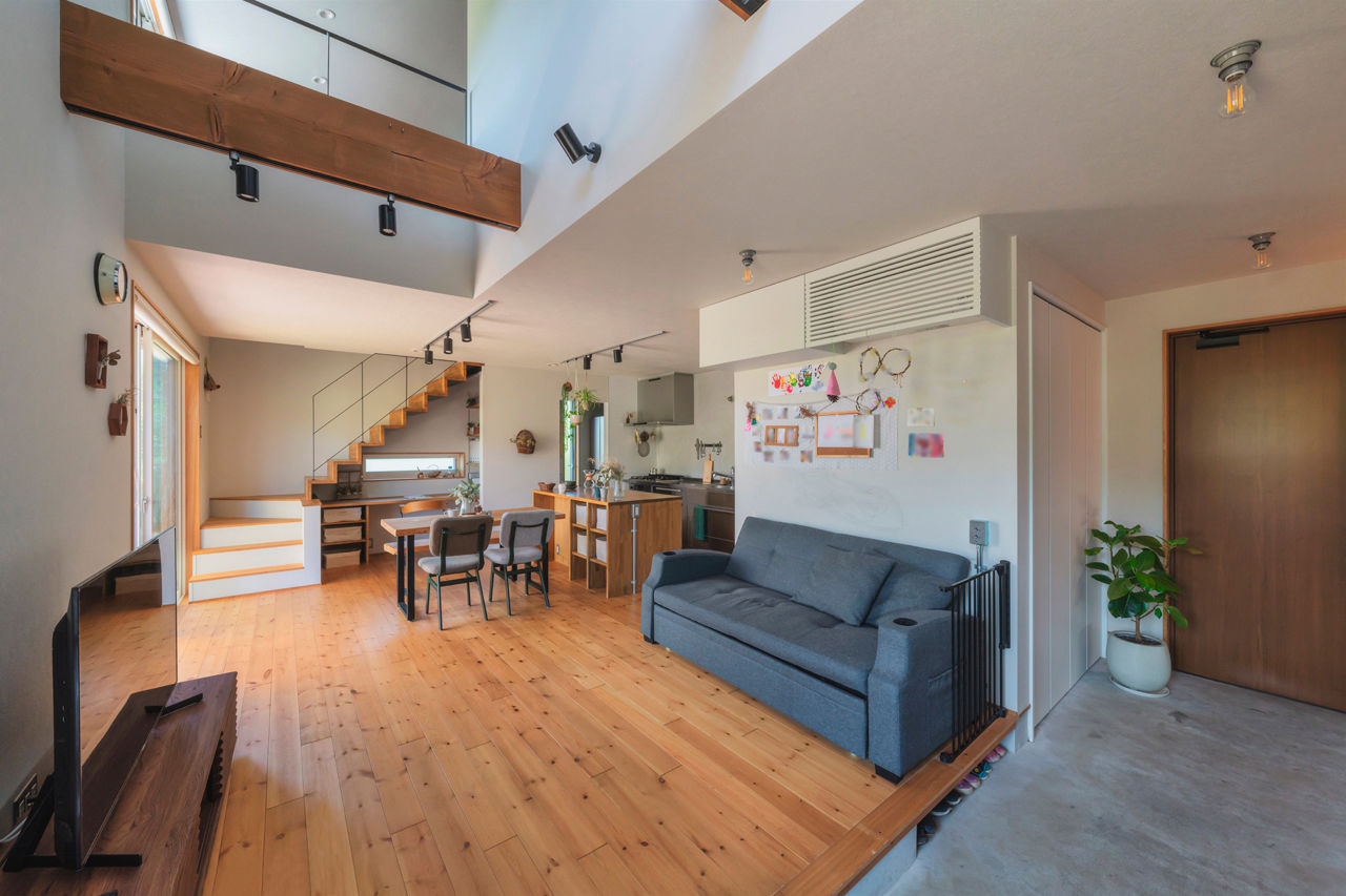 グランハウス 一級建築士事務所 【2000万円台/薪ストーブ/30坪台/3LDK/間取り図】2階の天井高に秘密有！ラフでかっこいいコテージの様な家の建築実例画像3