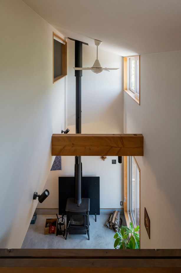 グランハウス 一級建築士事務所 【2000万円台/薪ストーブ/30坪台/3LDK/間取り図】2階の天井高に秘密有！ラフでかっこいいコテージの様な家の建築実例画像8