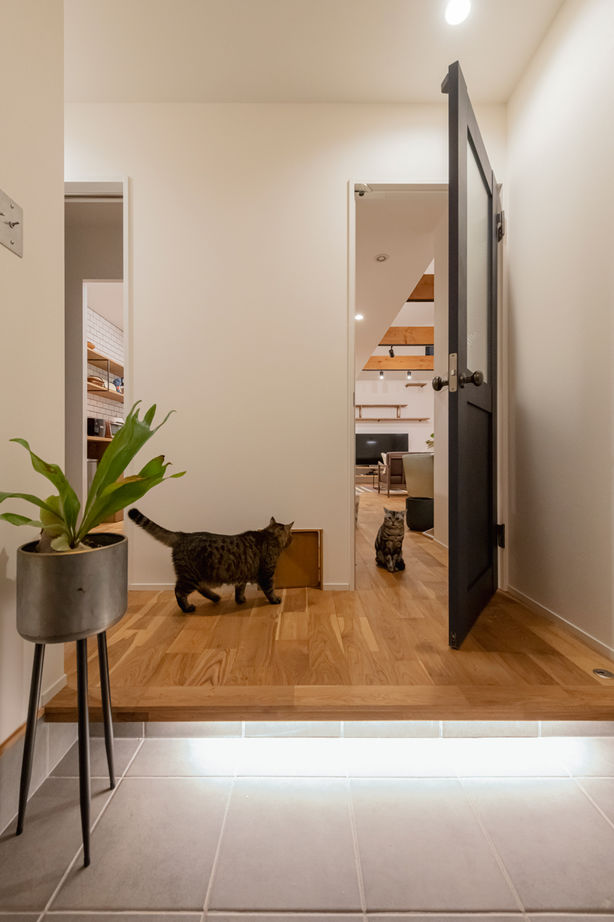 グランハウス 一級建築士事務所 【1000万円台/平屋/20坪台・コンパクト/2LDK/間取り図】愛猫が寛ぐナチュラル＆黒ガルバのかっこいい平屋の建築実例画像4