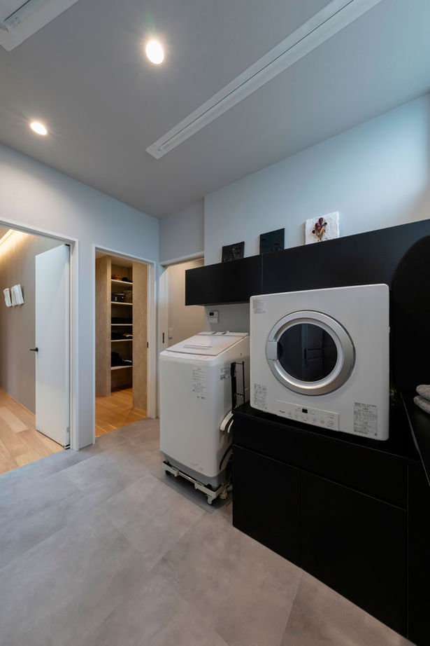 グランハウス 一級建築士事務所 【2000万円台/平屋住宅/間取り図】動線と素材感に感服！ドッグランとインナーテラス付の平屋ガレージハウスの建築実例画像7