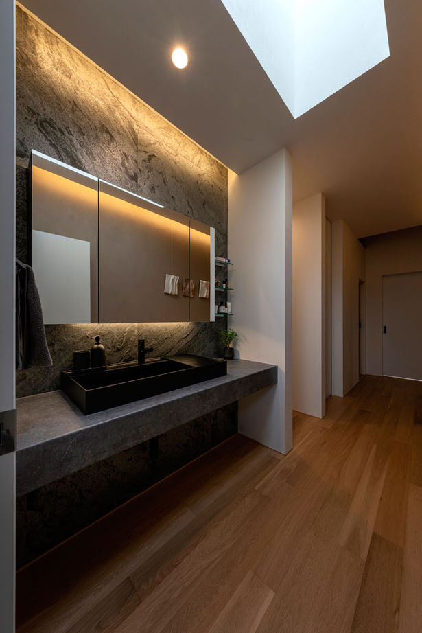 グランハウス 一級建築士事務所 【2000万円台/平屋住宅/間取り図】動線と素材感に感服！ドッグランとインナーテラス付の平屋ガレージハウスの建築実例画像8