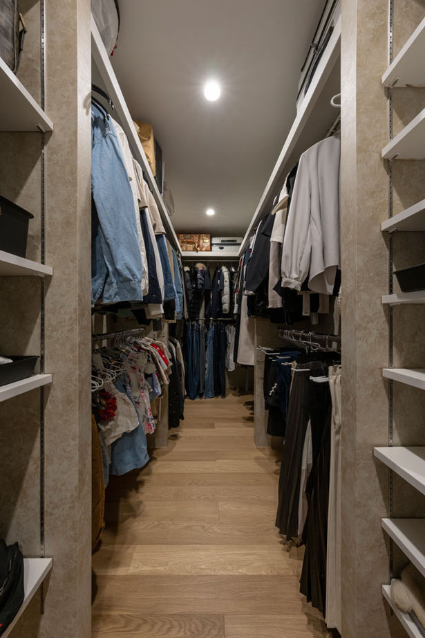 グランハウス 一級建築士事務所 【2000万円台/平屋住宅/間取り図】動線と素材感に感服！ドッグランとインナーテラス付の平屋ガレージハウスの建築実例画像12