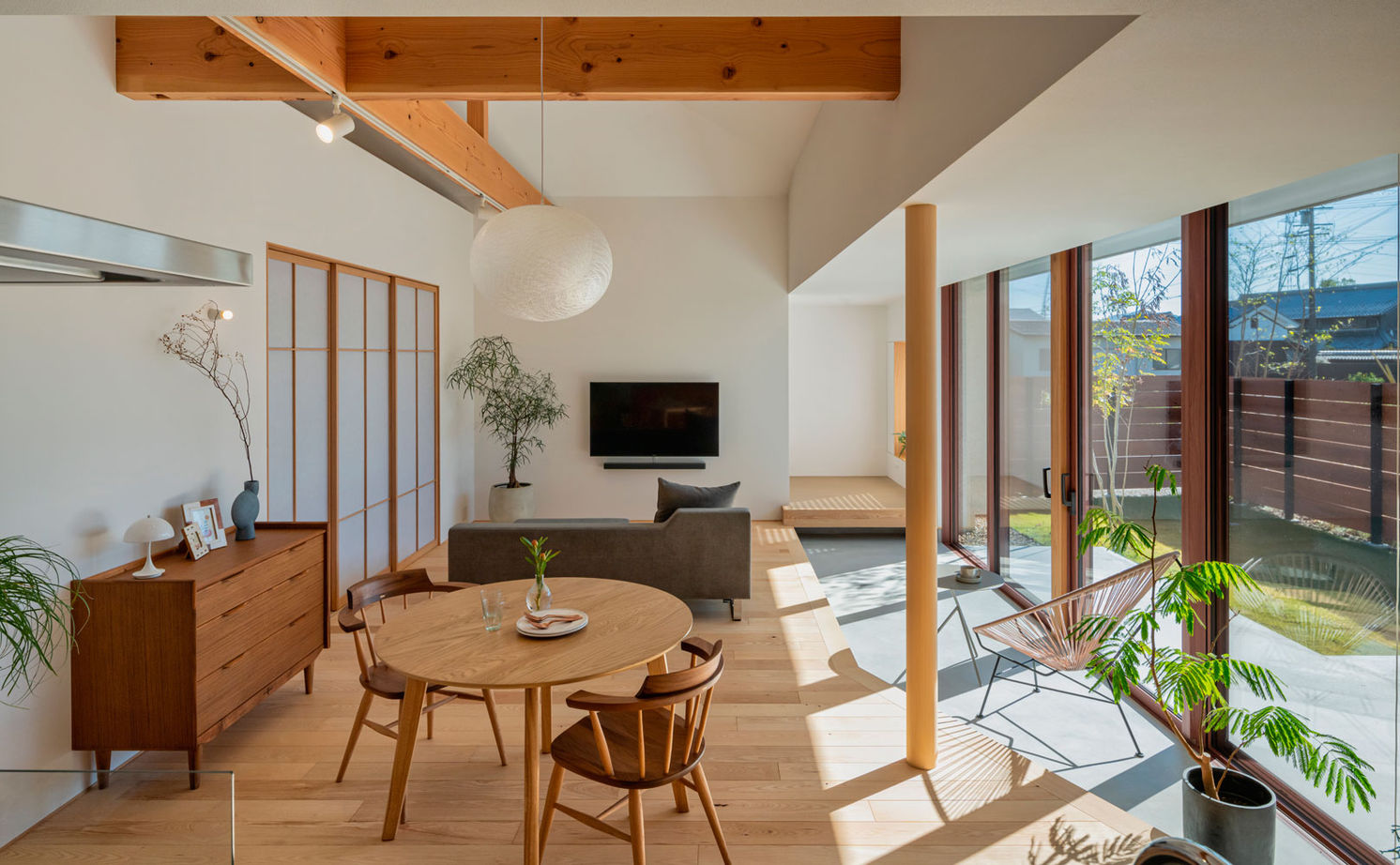 グランハウス 一級建築士事務所 【2000万円台/平屋/間取り図】北欧インテリアが映える和モダンな平屋。2棟を繋げたコの字で視線をそらすの建築実例画像3