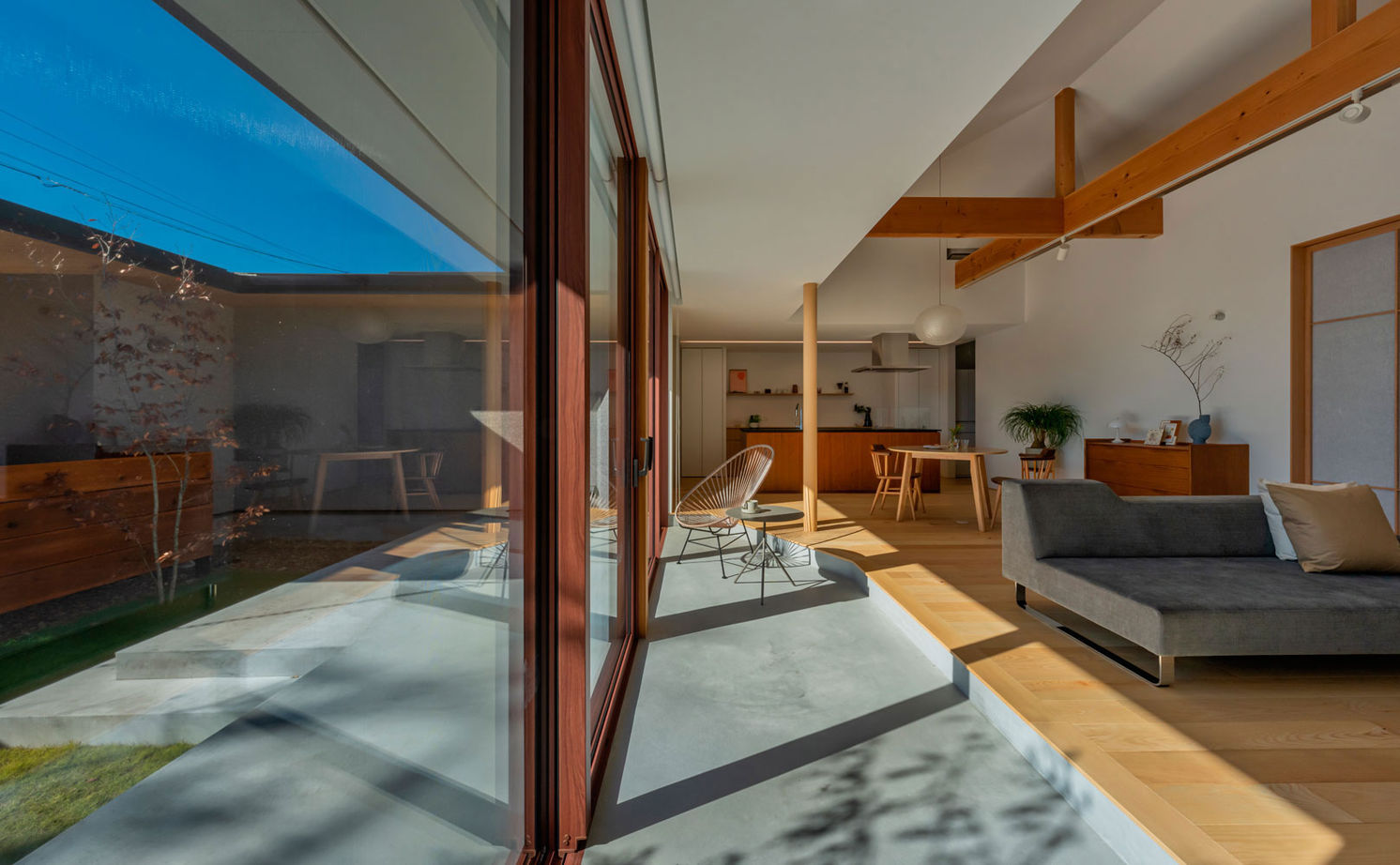 グランハウス 一級建築士事務所 【2000万円台/平屋/間取り図】北欧インテリアが映える和モダンな平屋。2棟を繋げたコの字で視線をそらすの建築実例画像4