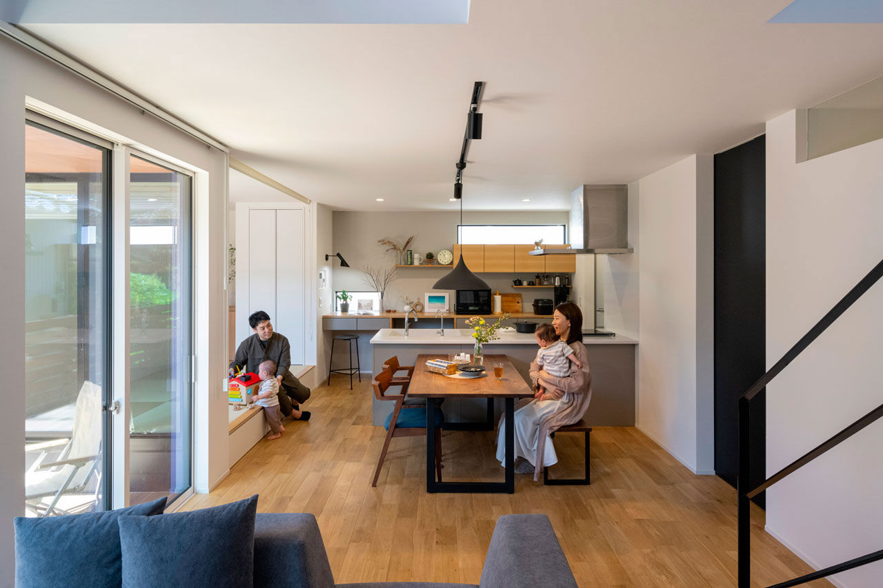 グランハウス 一級建築士事務所 【2000万円台/30坪台/4LDK/駐車場付/間取り図】敷地42坪の北東角地を生かし、明るさも動線も収納も凝縮！の建築実例画像3