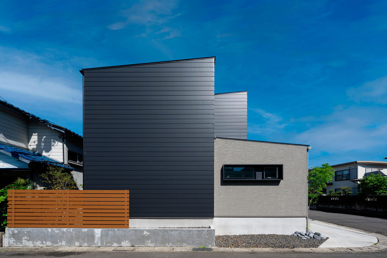 グランハウス 一級建築士事務所 【2000万円台/30坪台/4LDK/駐車場付/間取り図】敷地42坪の北東角地を生かし、明るさも動線も収納も凝縮！の建築実例画像4