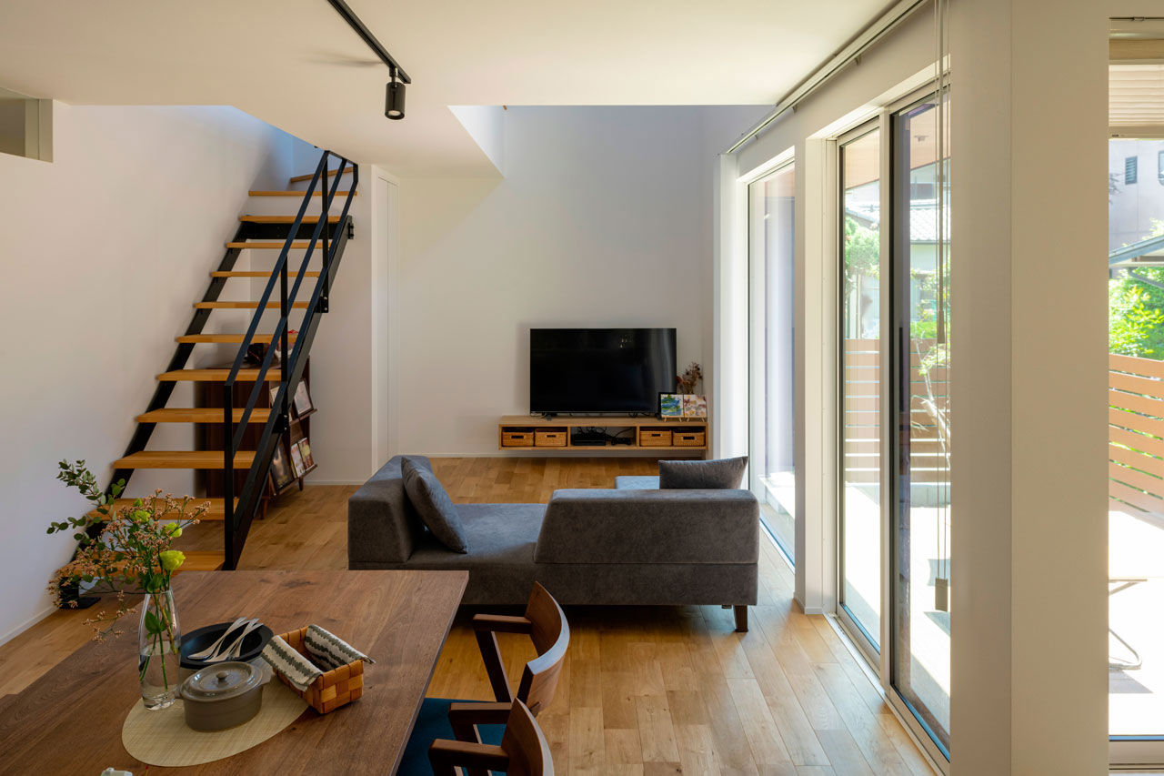 グランハウス 一級建築士事務所 【2000万円台/30坪台/4LDK/駐車場付/間取り図】敷地42坪の北東角地を生かし、明るさも動線も収納も凝縮！の建築実例画像5