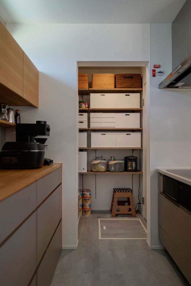 グランハウス 一級建築士事務所 【2000万円台/30坪台/4LDK/駐車場付/間取り図】敷地42坪の北東角地を生かし、明るさも動線も収納も凝縮！の建築実例画像8