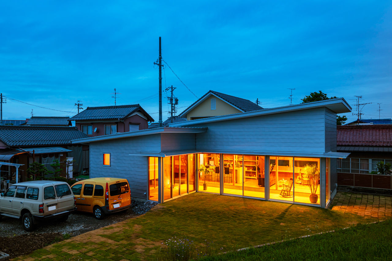 グランハウス 一級建築士事務所 【1000万円台/平屋/20坪台/1LDK/モダン/土間/間取り図】緑の眺めを取り込む絶景のL字型のコンパクトな平屋の建築実例画像2