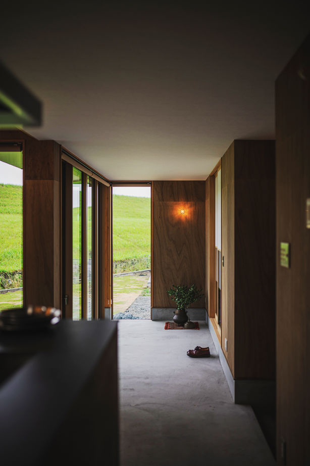 グランハウス 一級建築士事務所 【1000万円台/平屋/20坪台/1LDK/モダン/土間/間取り図】緑の眺めを取り込む絶景のL字型のコンパクトな平屋の建築実例画像9