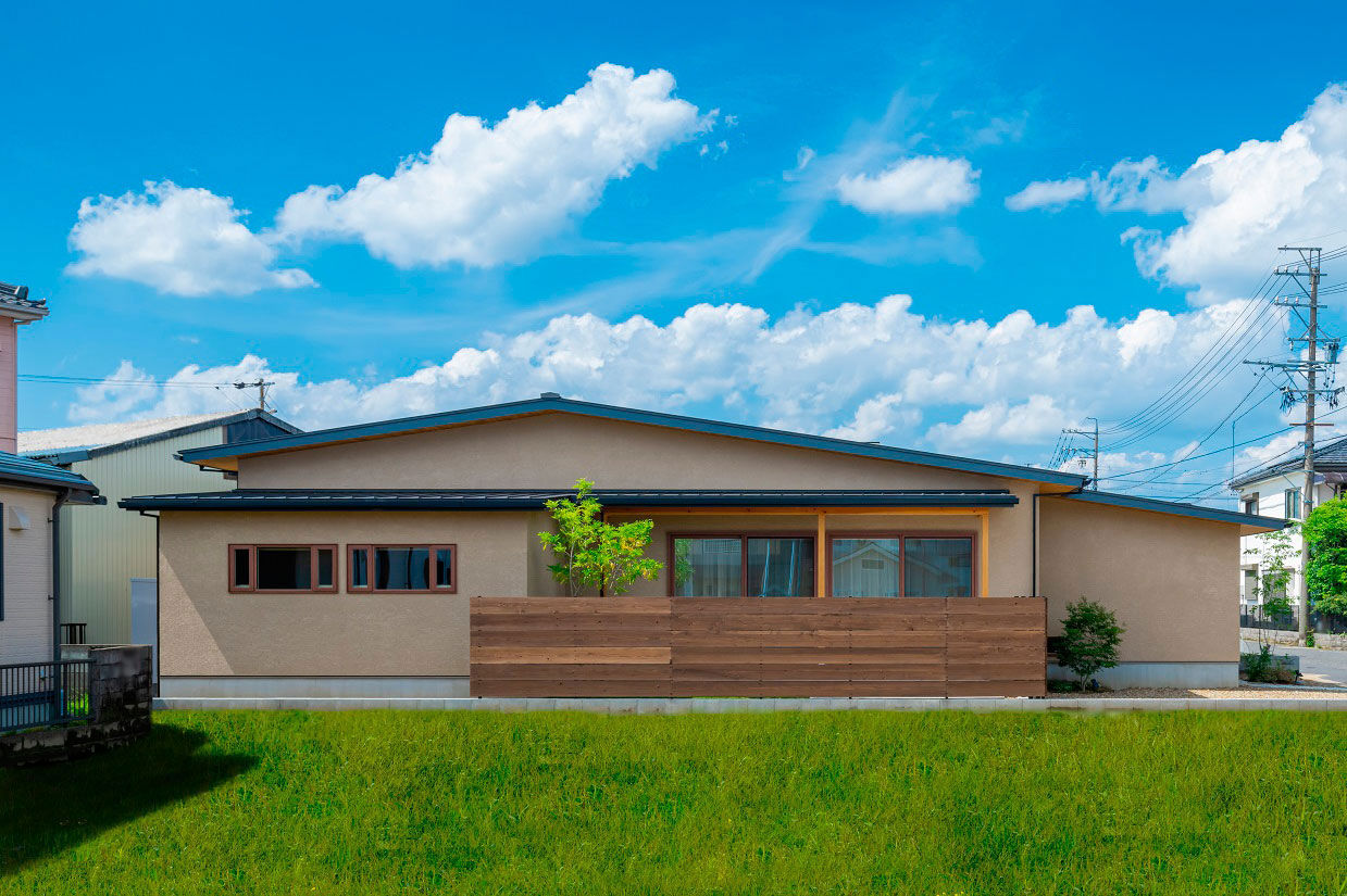 グランハウス 一級建築士事務所 【1000万円台/20坪台/平屋/間取り図】クルミの床と照明が映える！白・グレーの上品インテリアを楽しむ平屋の建築実例画像1