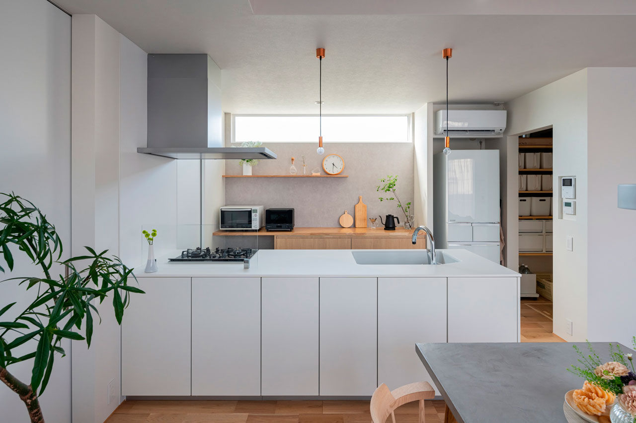 グランハウス 一級建築士事務所 【1000万円台/20坪台/平屋/間取り図】クルミの床と照明が映える！白・グレーの上品インテリアを楽しむ平屋の建築実例画像7