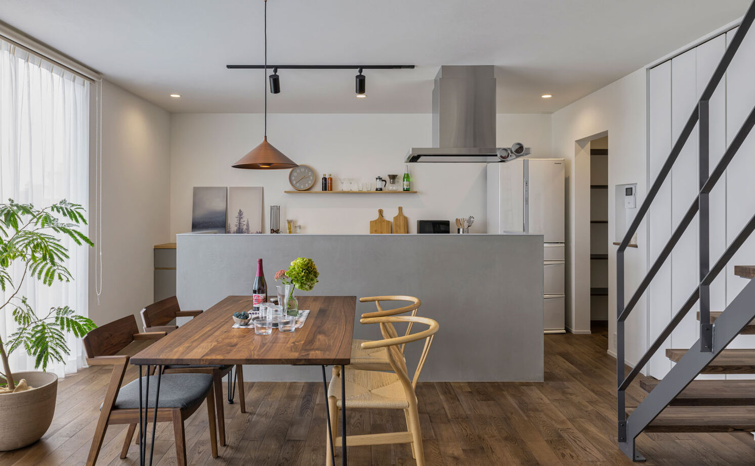 グランハウス 一級建築士事務所 【2000万円台/平屋/間取り図/注文住宅】グレイッシュカラーが映えるシックな平屋。ロフトと2つの庭で開放感の建築実例画像3